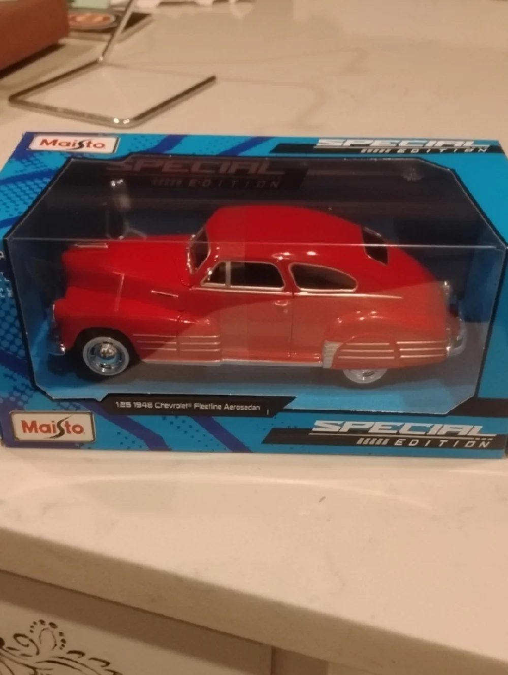 Maisto Special Edition 1948 Chevrolet Fleetline Toy Car - Red